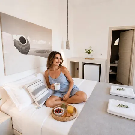 Emporeio Armani Perissa (Santorini)
